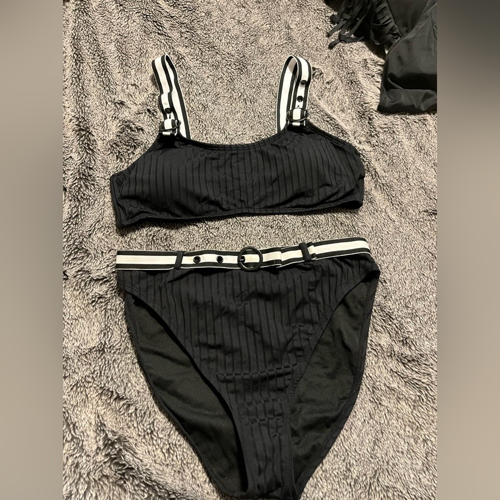 Ambrielle 2 piece swum suit large